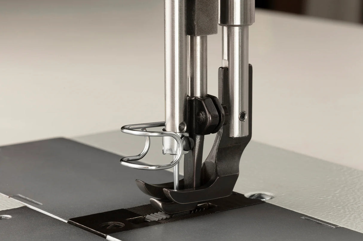 CONSEW P1255RBLH-18-1 Single Needle Long Arm 18" High-Clearance Heavy Duty Walking Foot Compound Feed Lockstitch Industrial Sewing Machine with 6" Vertical Workspace & Safety Clutch - Complete Setup, Table, Stand Included