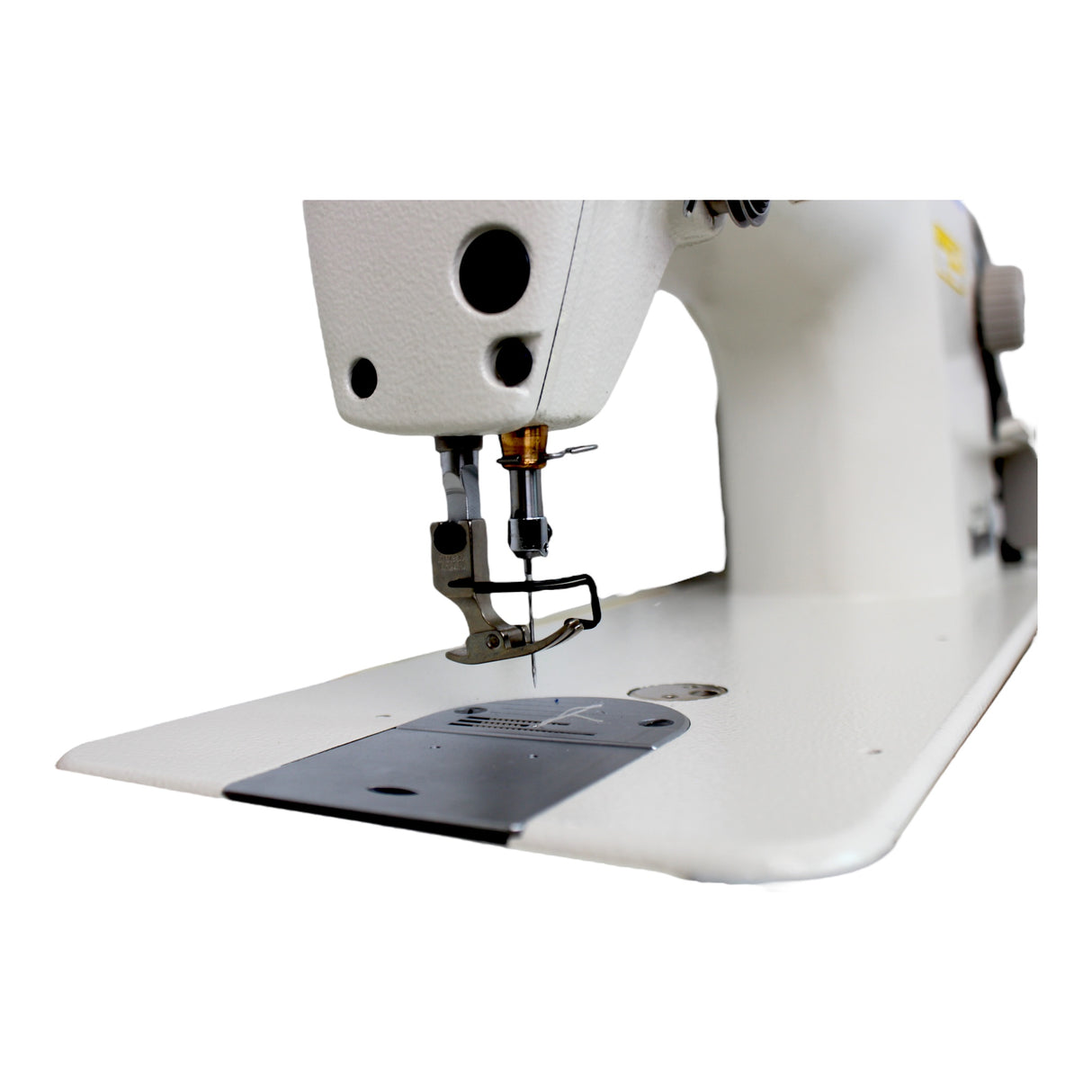 Máquina de coser industrial de una sola aguja JUKI DDL-8700 con puntada de cadeneta, ensamblada con servomotor, mesa y soporte incluidos.