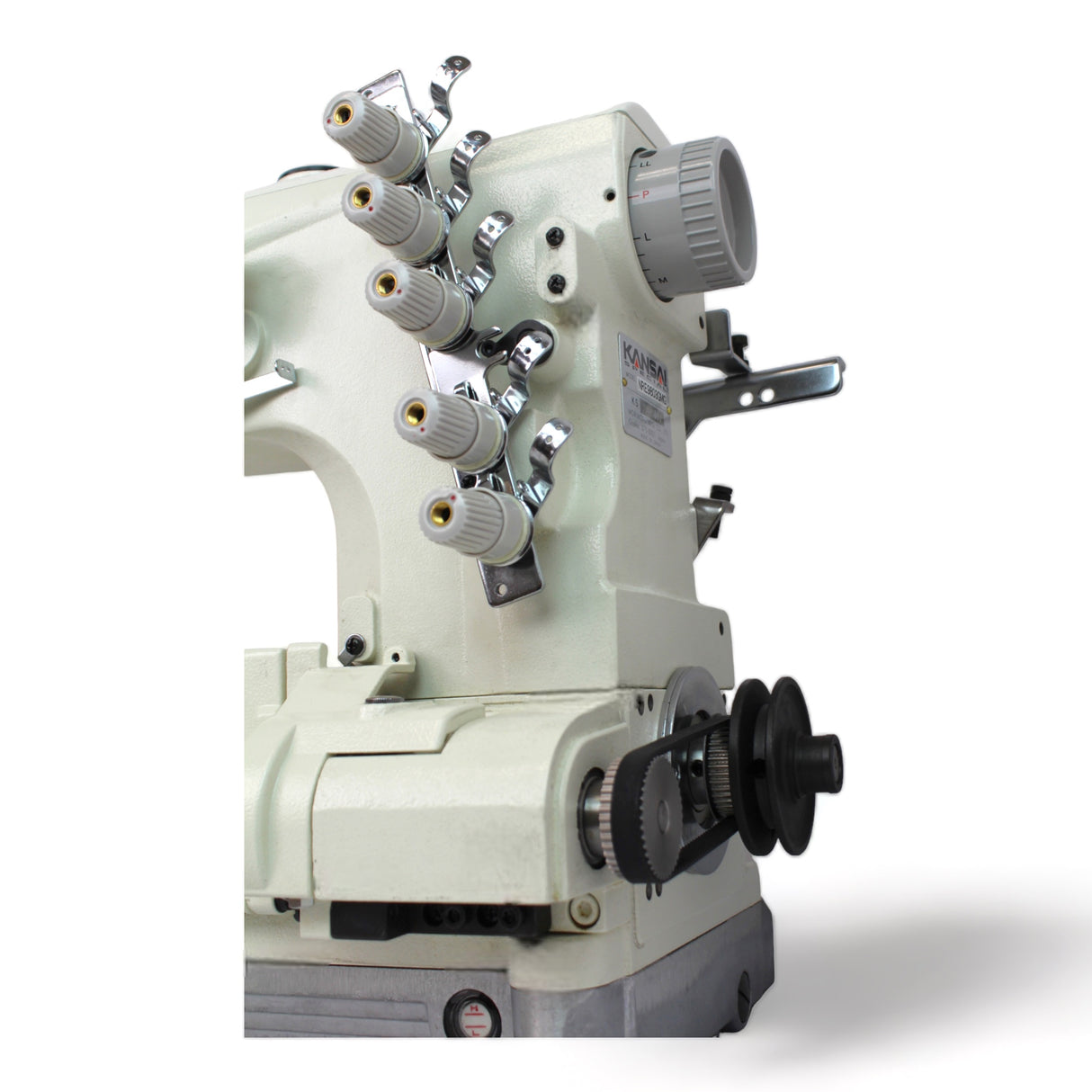 Máquina de coser industrial KANSAI SPECIAL NR-9803GA con puntada de recubrimiento cilíndrica de 1/4" y 3 agujas, ensamblada con servomotor y mesa completamente sumergida.