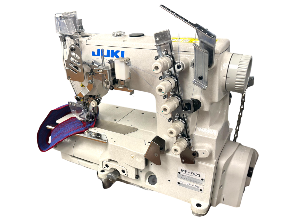 JUKI MF-7523U11 - Máquina de coser industrial de puntada de recubrimiento plana de 3 agujas, ensamblada con servomotor, mesa y soporte incluidos