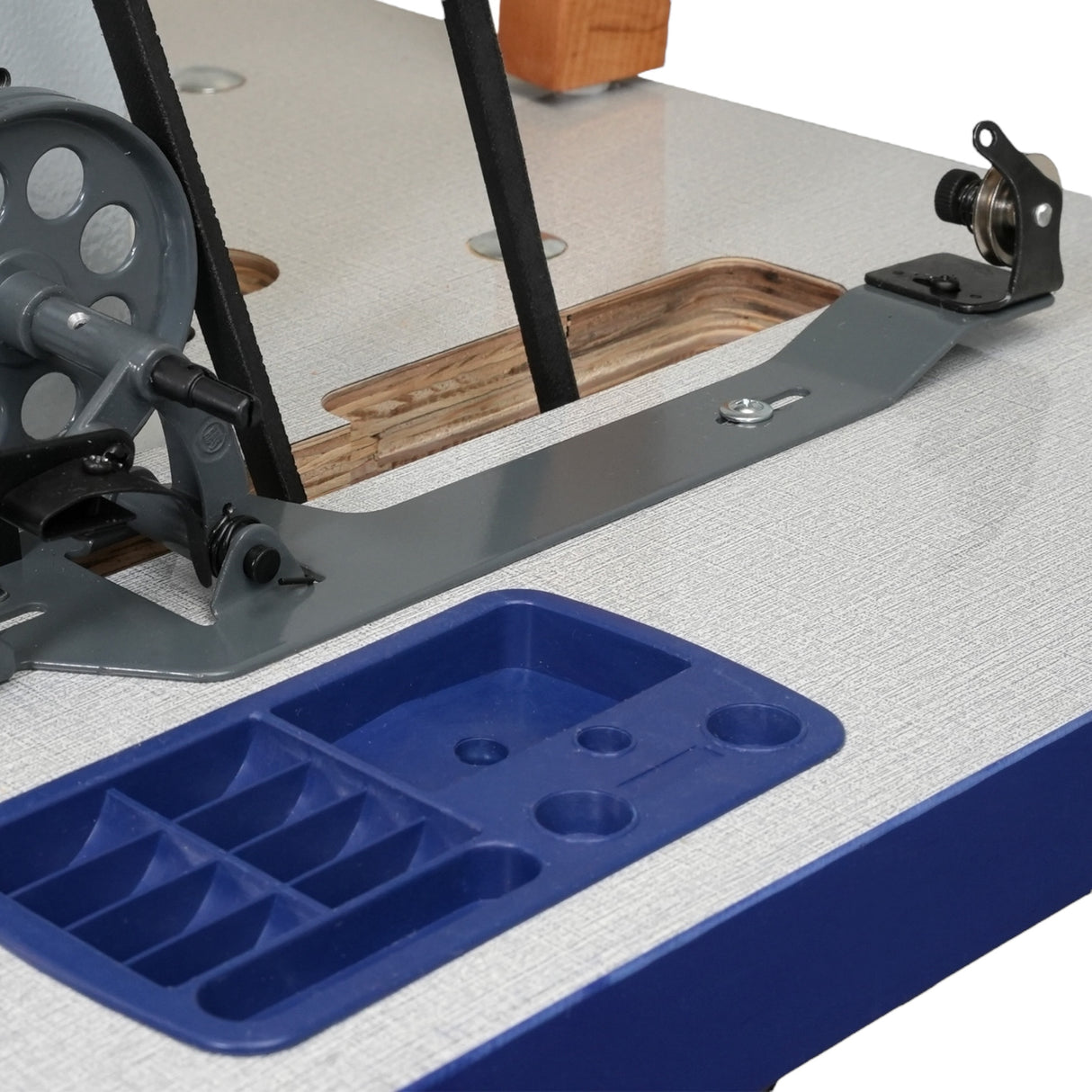 Máquina de coser SPEEDWAY SW 82440 con prensatelas de una sola aguja y alimentación unísono para trabajo pesado, ensamblada con servomotor, mesa y soporte incluidos