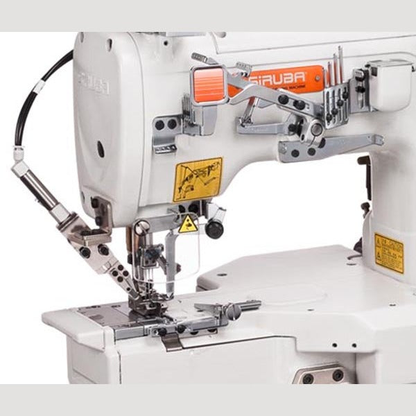SIRUBA C007KP-W122-364/CH/CLA — Máquina coverstitch de cama cilíndrica de 3 agujas, mesa y base incluidas