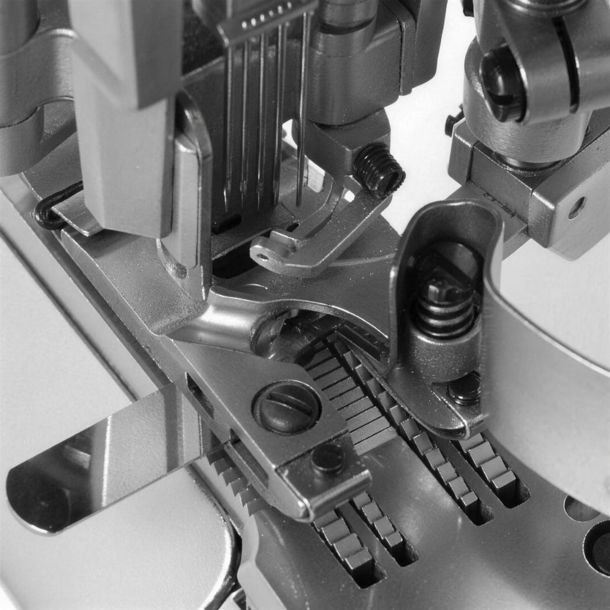 SIRUBA D007RB-460-02/AK9 4-Needle 6-Thread Feed-off-the-Arm Flatseamer Industrial Sewing Machine – Complete Setup, Table & Stand Included