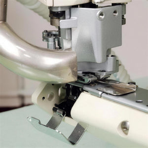 SIRUBA D007RB-460-02/AK9 4-Needle 6-Thread Feed-off-the-Arm Flatseamer Industrial Sewing Machine – Complete Setup, Table & Stand Included