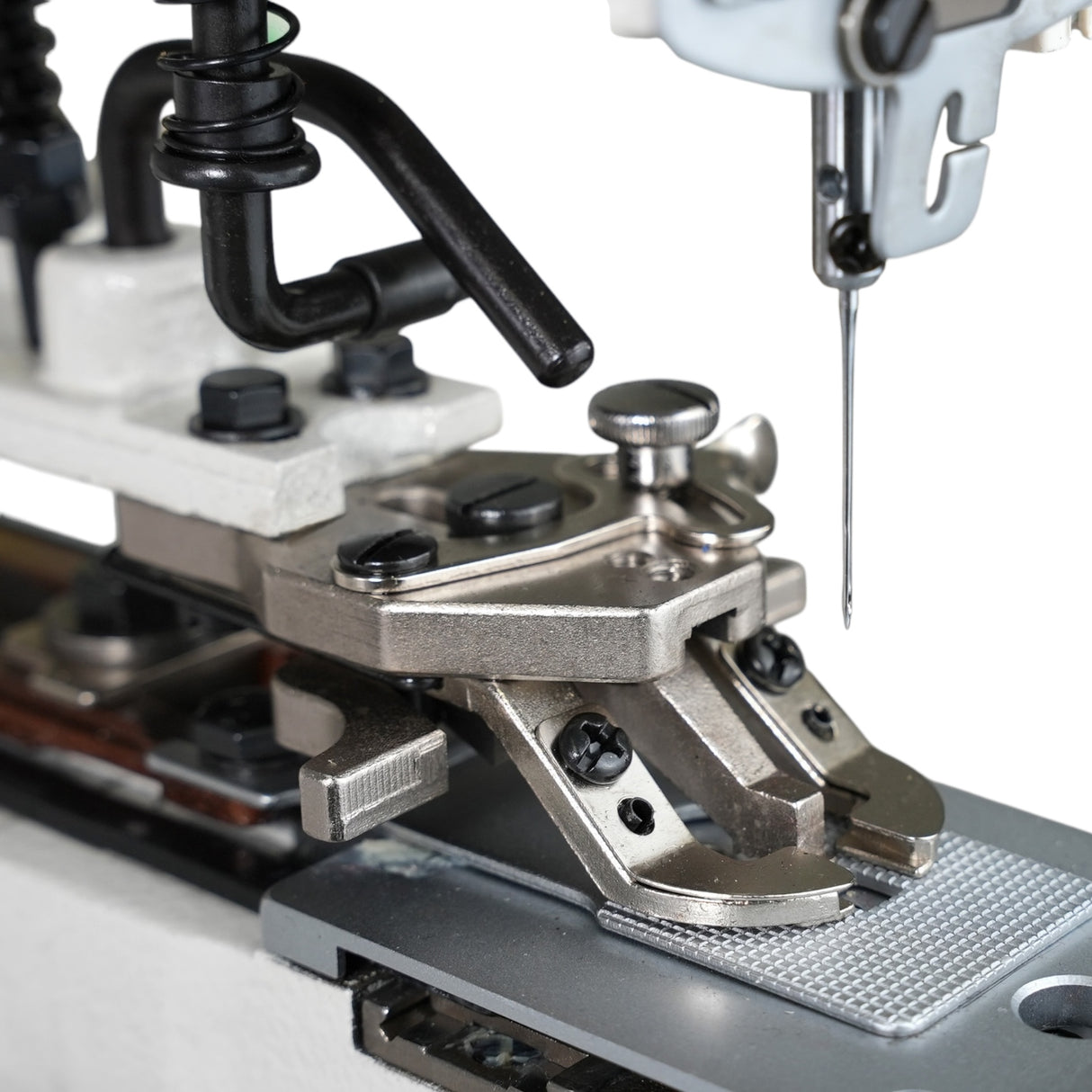 Máquina de coser botones de cadeneta SPEEDWAY SW 1377 D con motor integrado, mesa y soporte incluidos, con ruedas 