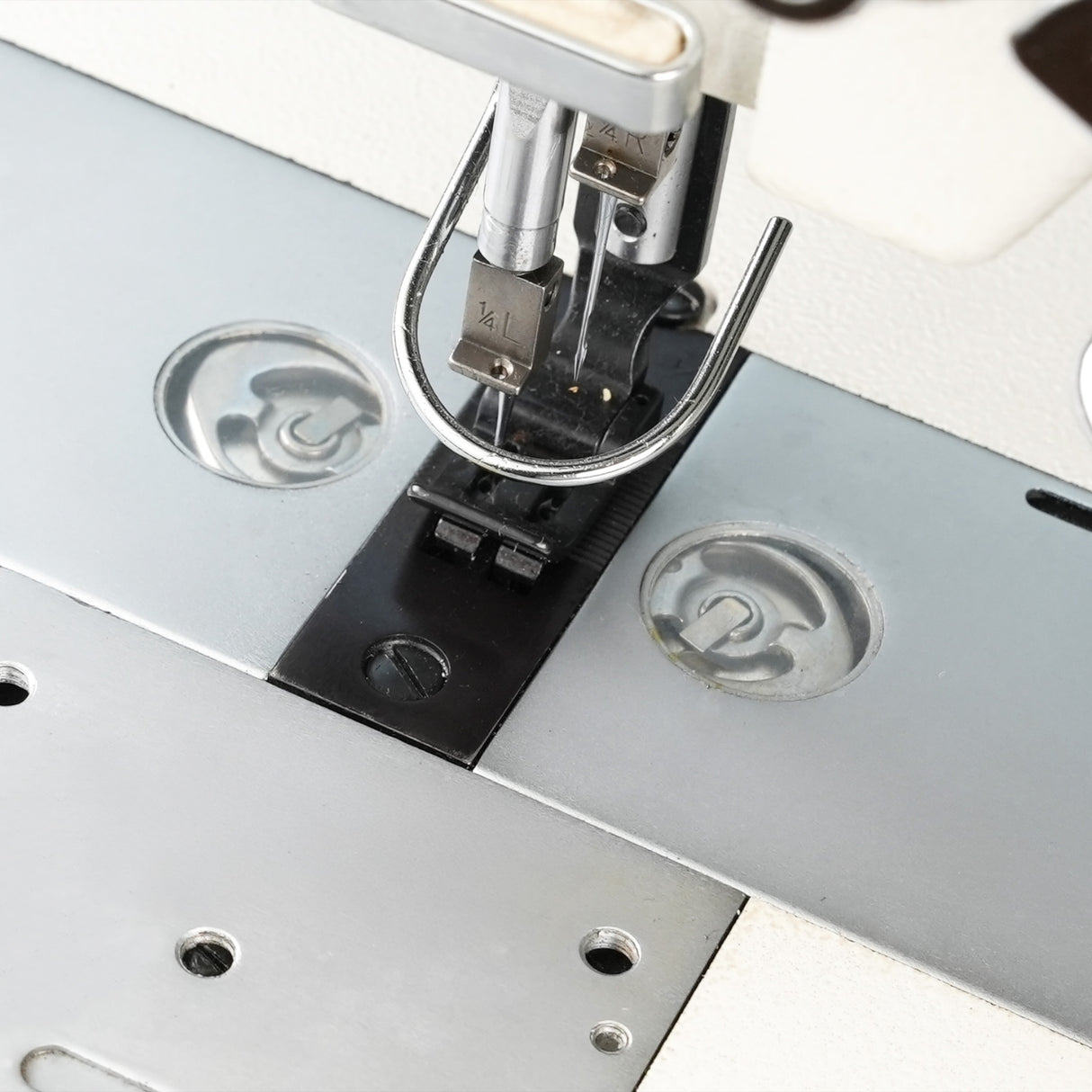 SPEEDWAY SW 845 Double Needle Split Bar, Needle Feed Lockstitch Industrial Sewing Machine Assembled with Table and Servo Motor Included