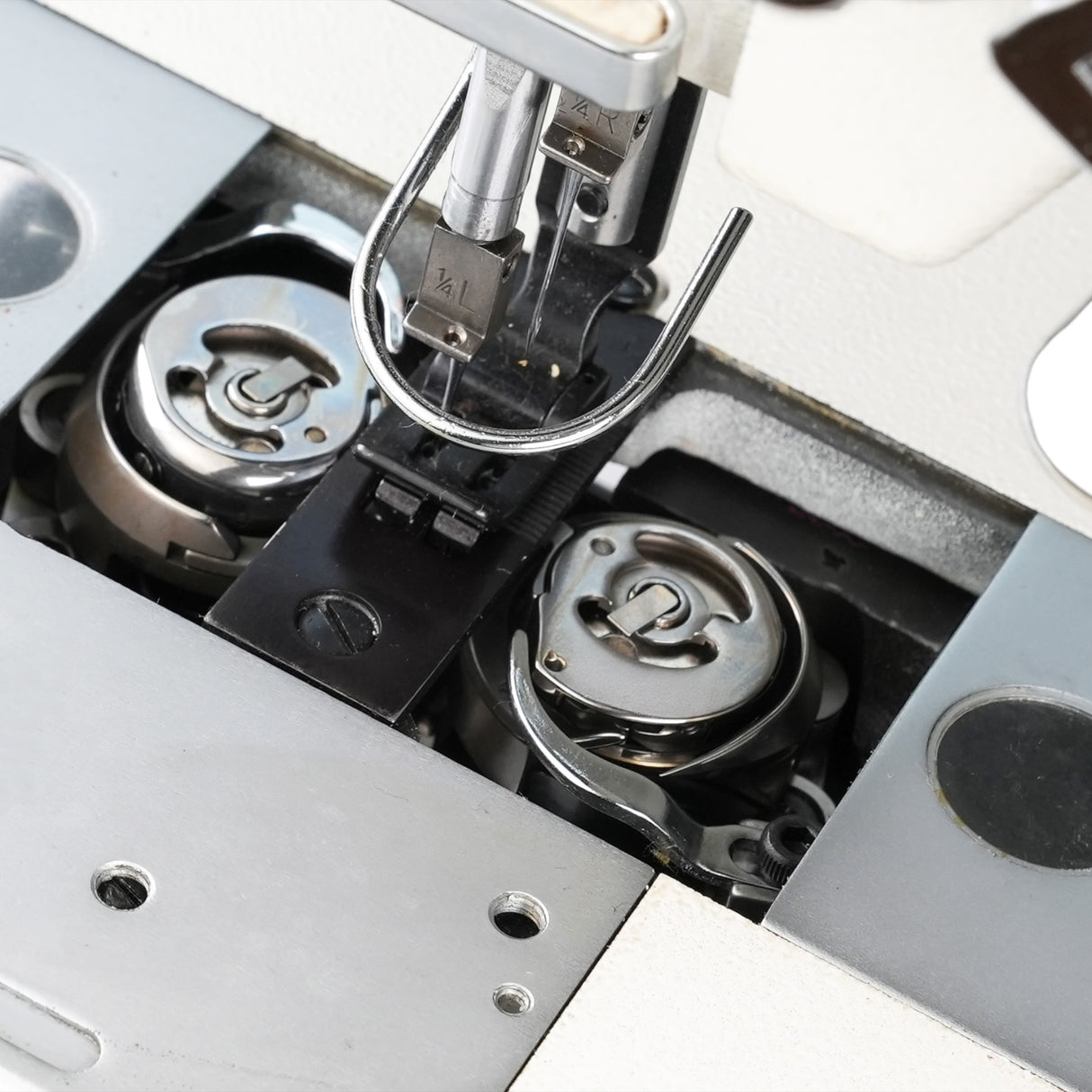 SPEEDWAY SW 845 Double Needle Split Bar, Needle Feed Lockstitch Industrial Sewing Machine Assembled with Table and Servo Motor Included