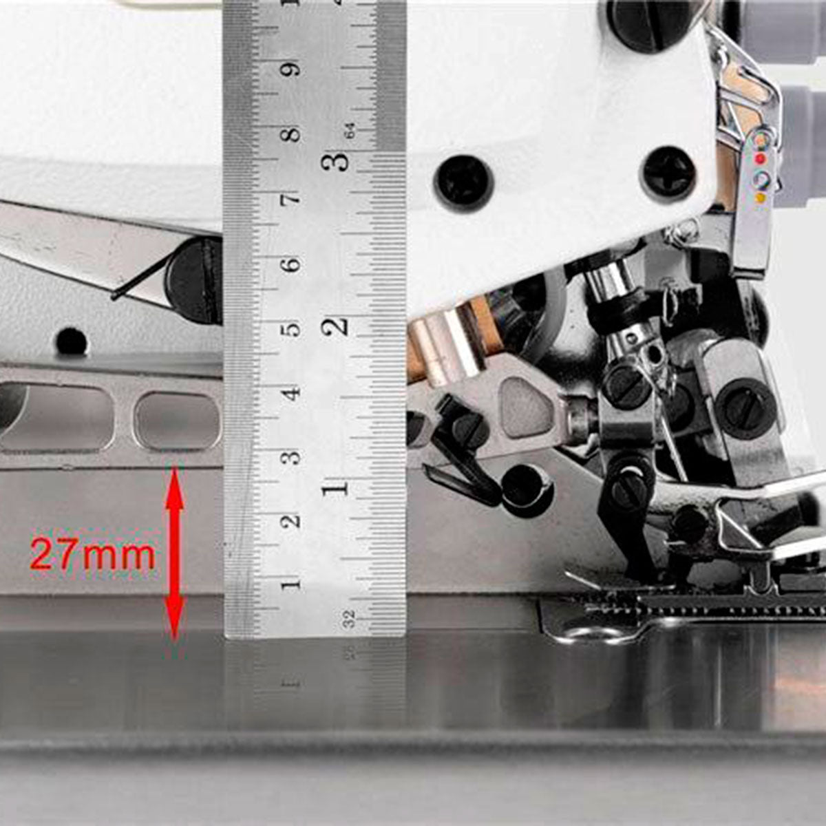 JACK E4S-3-32R2/223 Máquina de coser industrial Overlock de 3 hilos ensamblada con configuración de mesa completamente sumergida incluida