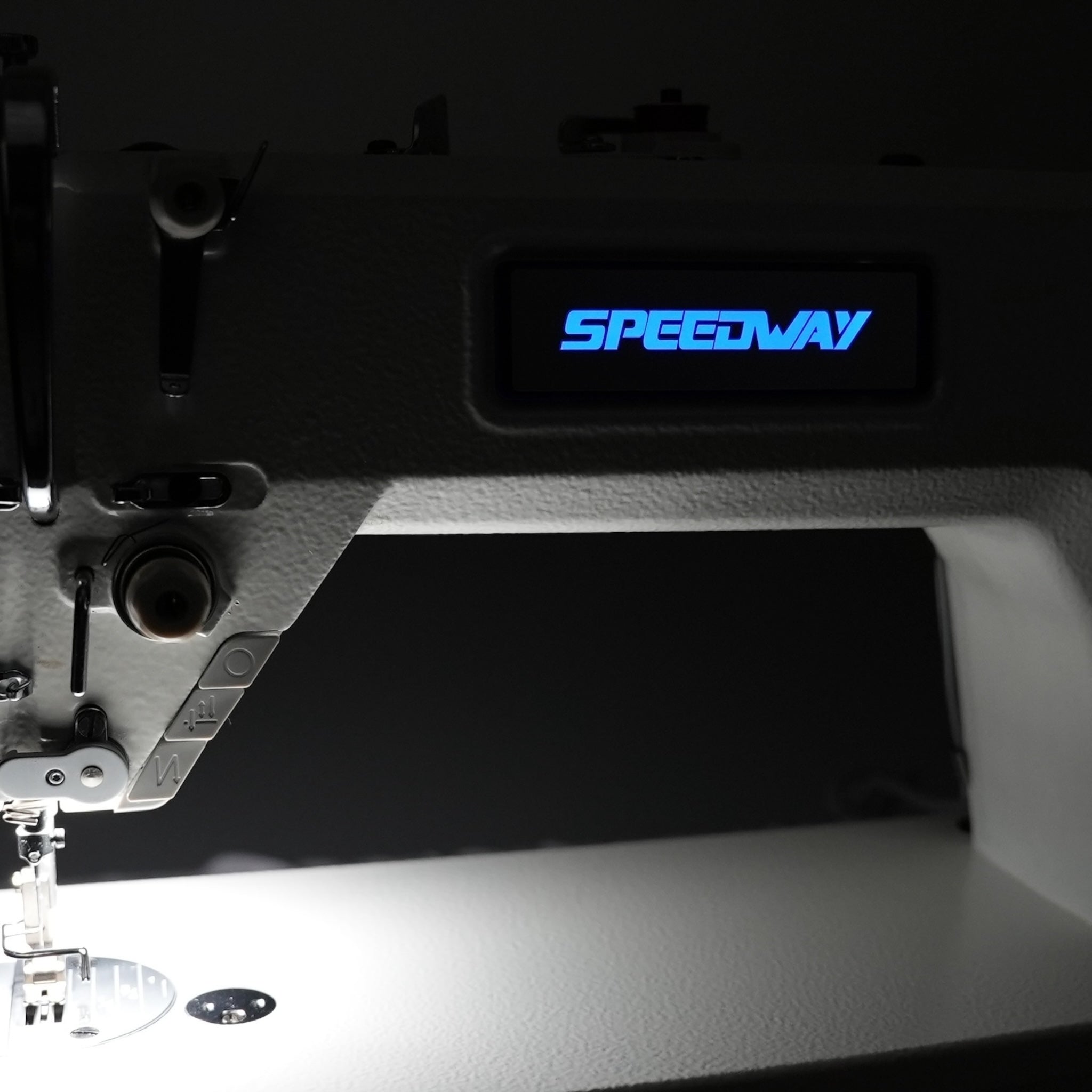 SPEEDWAY® AI4 – Material Recognition Direct Drive Lockstitch with