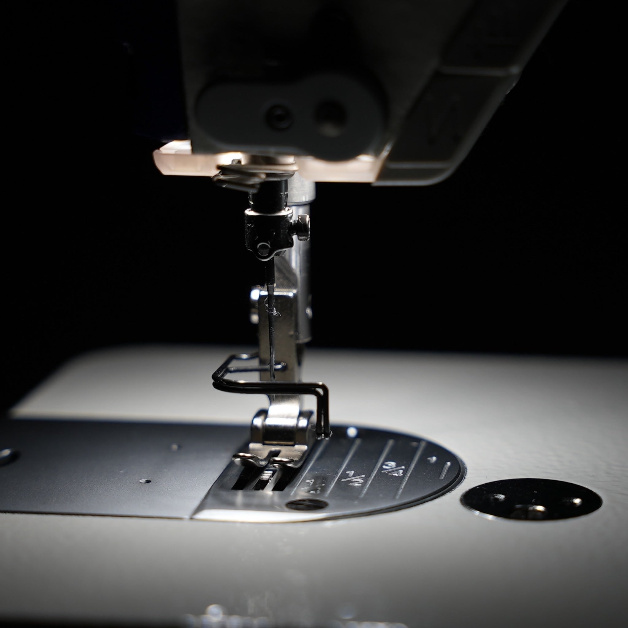 SPEEDWAY® AI4 – Material Recognition Direct Drive Lockstitch with