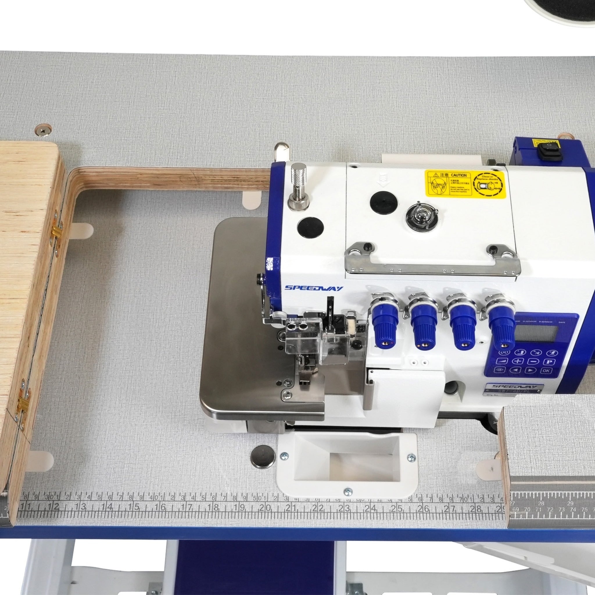 Vスパ　セガ　シャイニング・ウィンド　4コン SPEEDWAY® SW 953-13-ED3 – 4-Thread Overlock with Vacuum & Direct