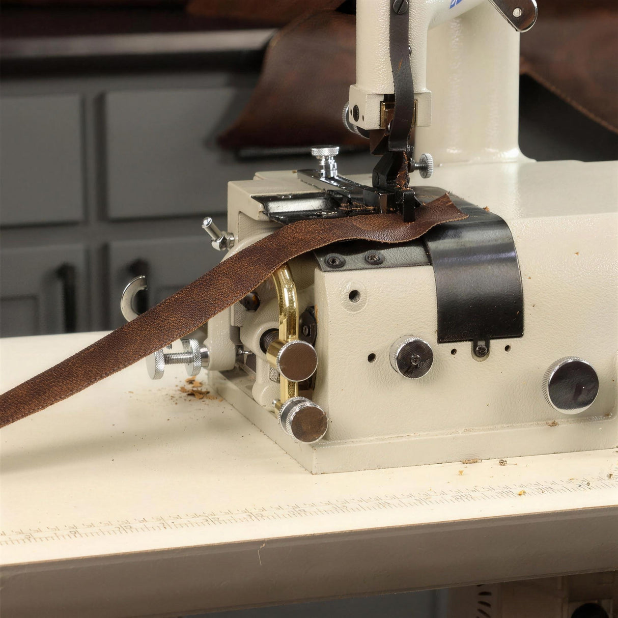 CONSEW® DSC-S4 – Leather Skiving Machine – Complete Setup, Table & Stand Included