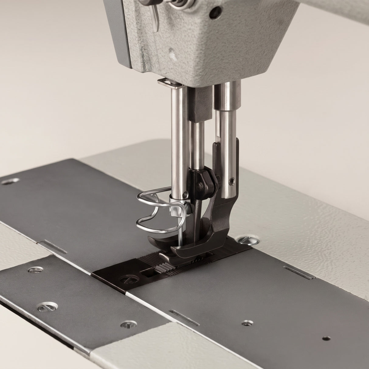 CONSEW P1255RBLH-18-1 Single Needle Long Arm 18" High-Clearance Heavy Duty Walking Foot Compound Feed Lockstitch Industrial Sewing Machine with 6" Vertical Workspace & Safety Clutch - Complete Setup, Table, Stand Included