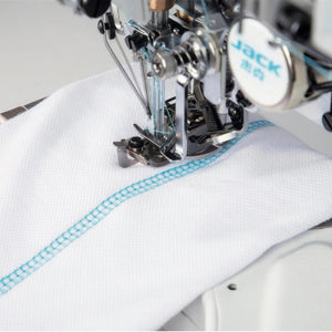 JACK W5E-UT-01GBx364/Z — Máquina coverstitch electrónica industrial de cama plana, 3 agujas 5 hilos, transmisión directa con cortahílos y alzapié automáticos, ensamblada lista para usar con mesa y base incluidas