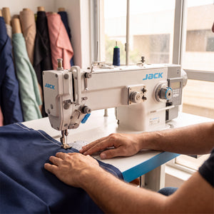 JACK® JK-1530D-CQ – Direct Drive Automatic Zig-Zag Sewing Machine – Complete Setup, Table & Stand Included