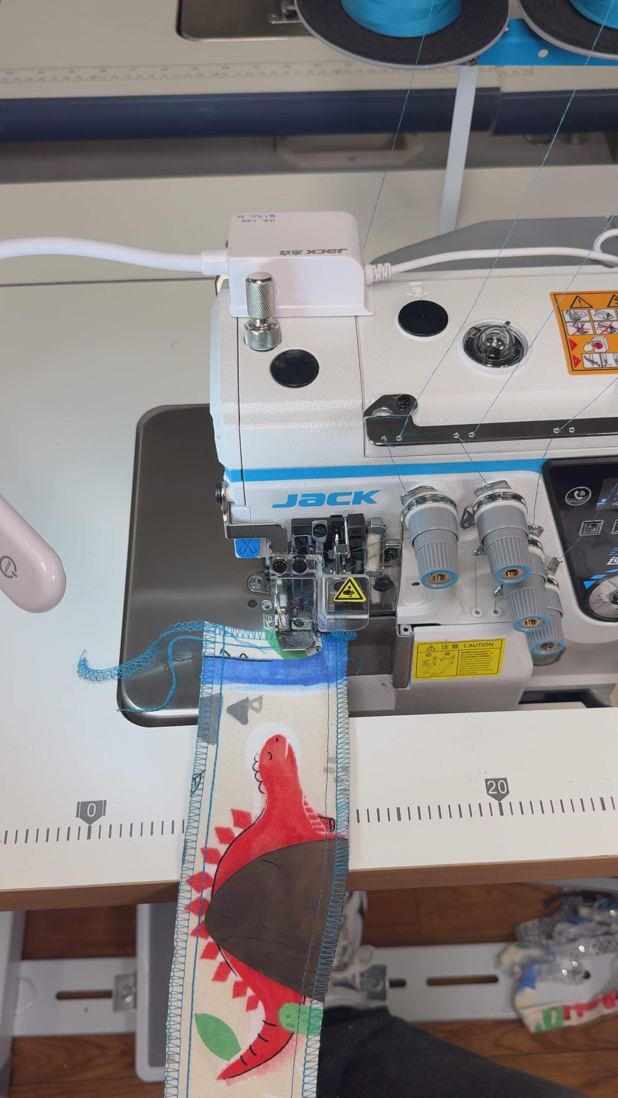 JACK C7-3-02/233 3 Thread Urus (A.M.H) AI Overlock Machine